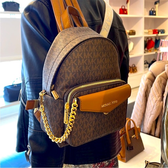 MICHAEL KORS
Maisie Extra-Small Logo 2-in-1 Backpack
Brown
NWT - Picture 1 of 16